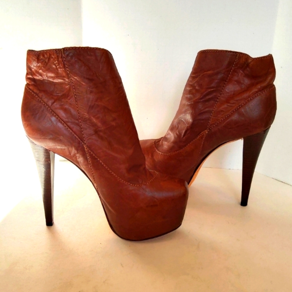 Alice and Olivia by Stacey Bendet brown boots - Picture 6 of 10